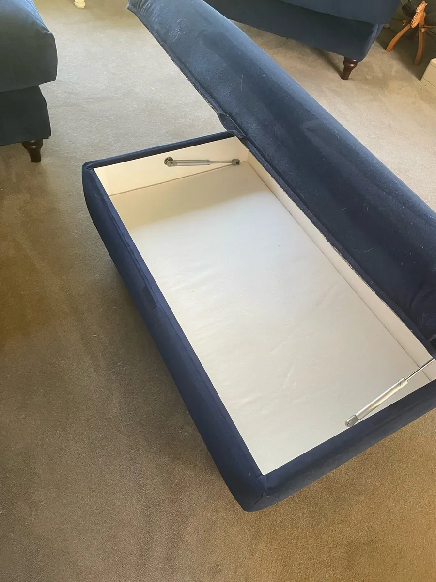 Suite of Living Room Furniture - Image 4