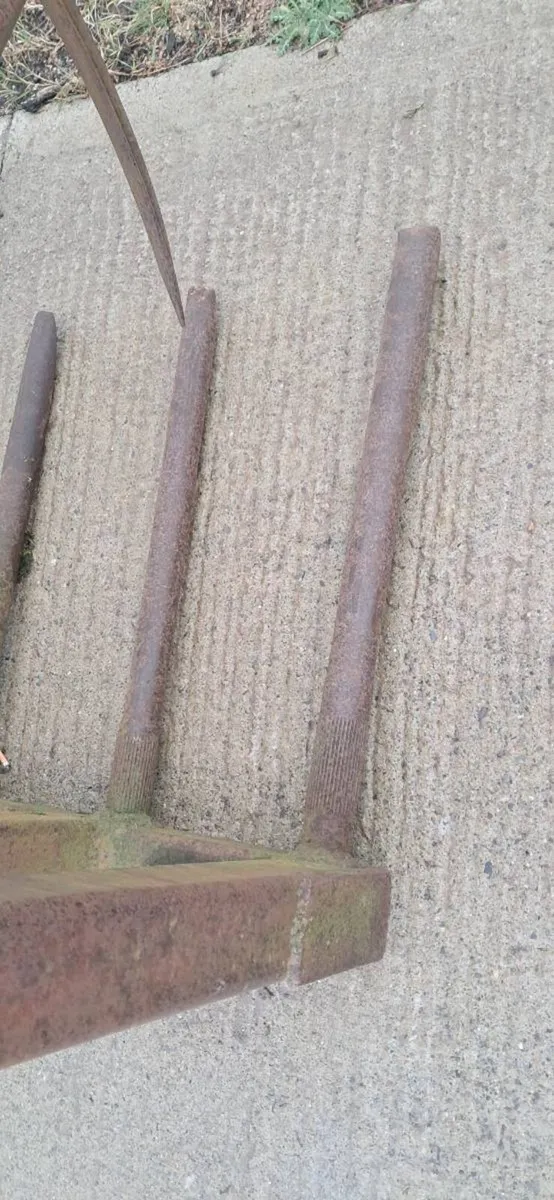 Volvo attachments and land leveller - Image 4