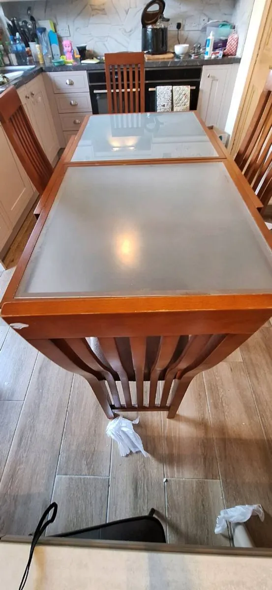 Kitchen Table and 4 Chairs - Image 3