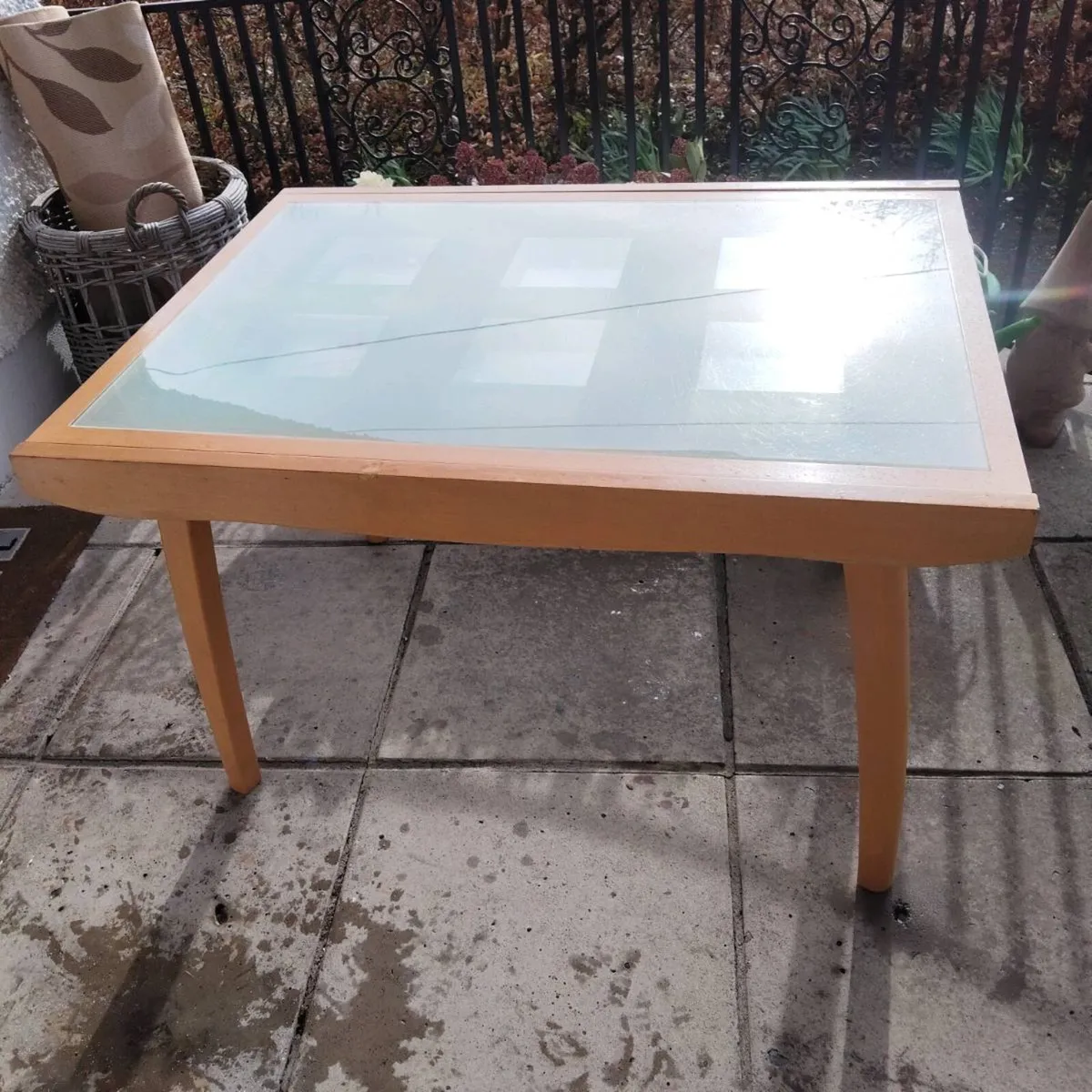 Extending glasstop table - Image 3
