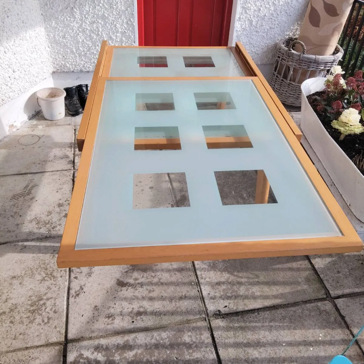 Extending glasstop table - Image 1