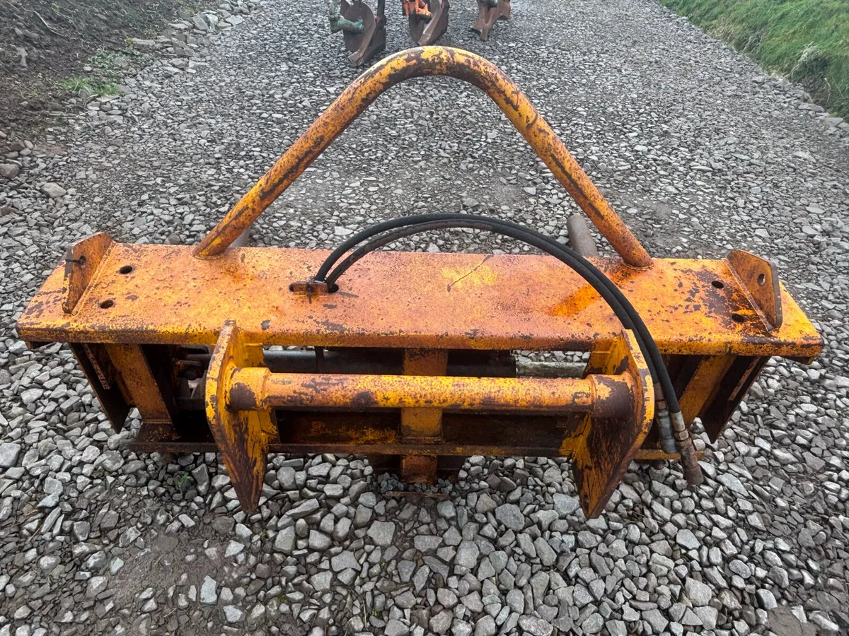 Bale handler manitou brackets - Image 3