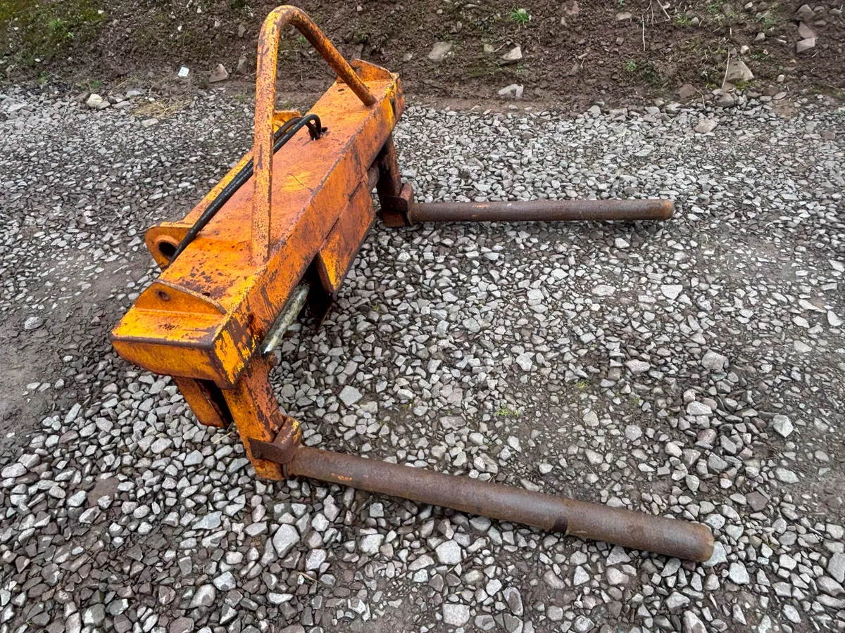 Bale handler manitou brackets - Image 4