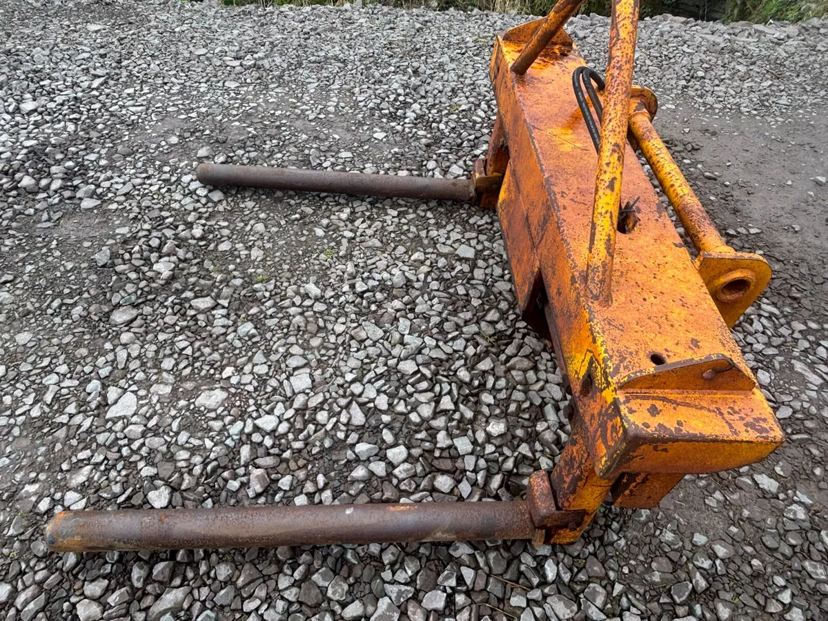 Bale handler manitou brackets - Image 2