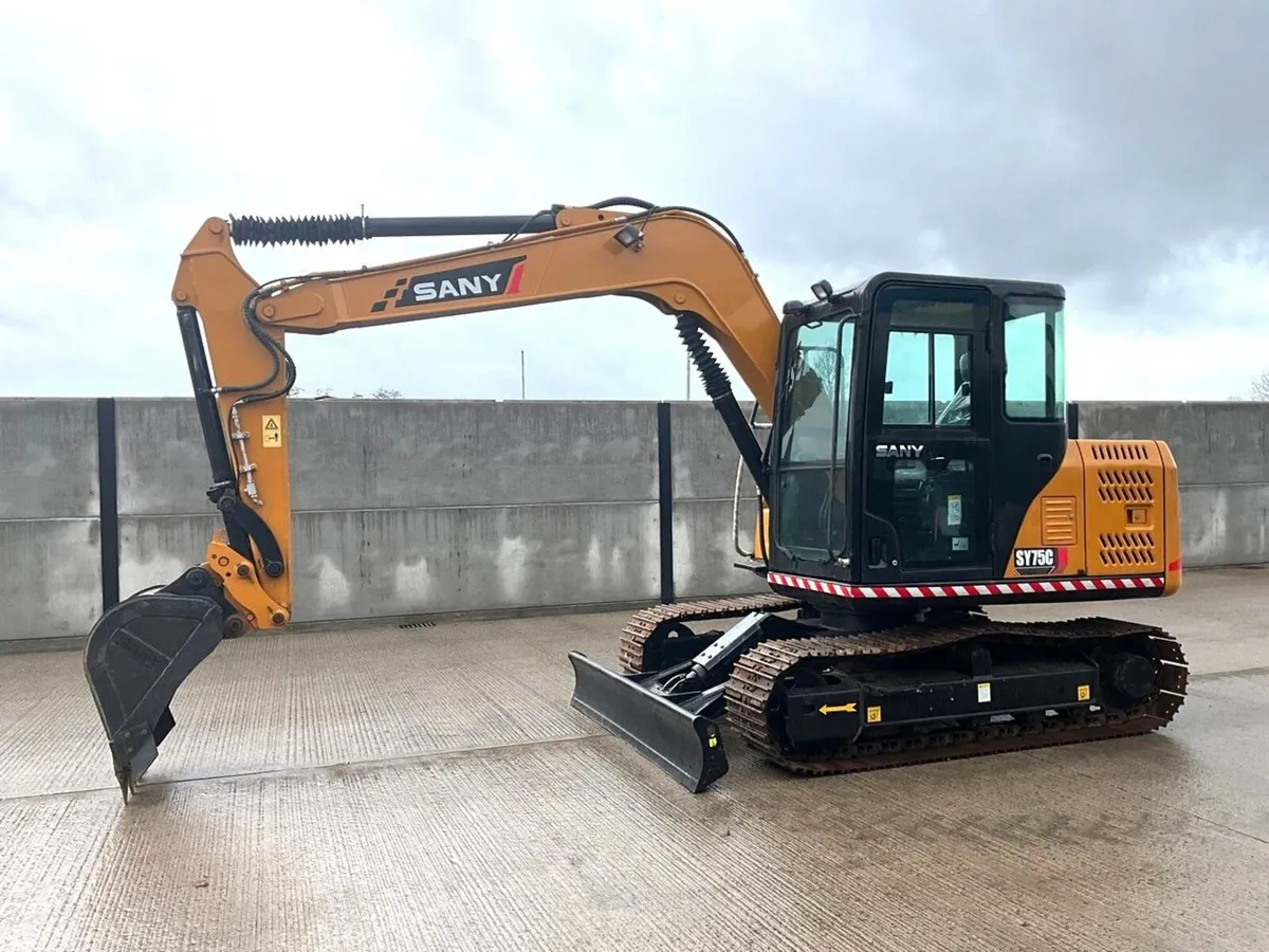 2323- SANY SY75S 7.5 TON EXCAVATOR - Image 3