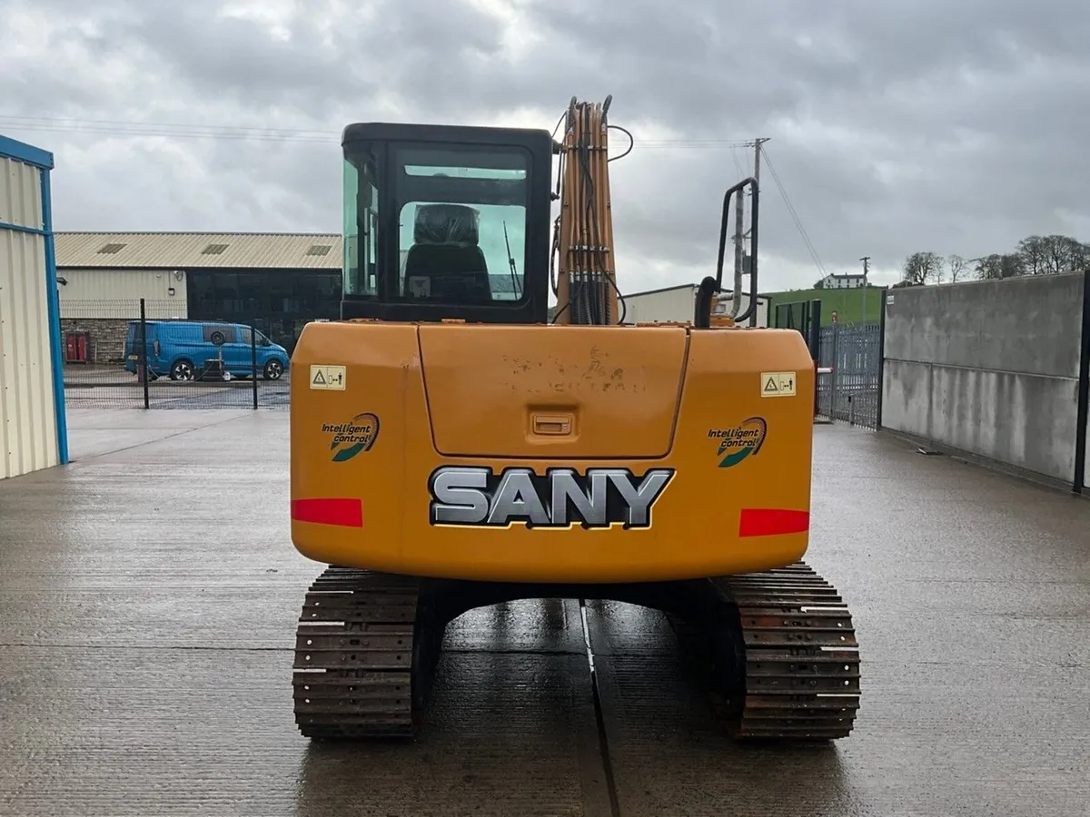 2323- SANY SY75S 7.5 TON EXCAVATOR - Image 4