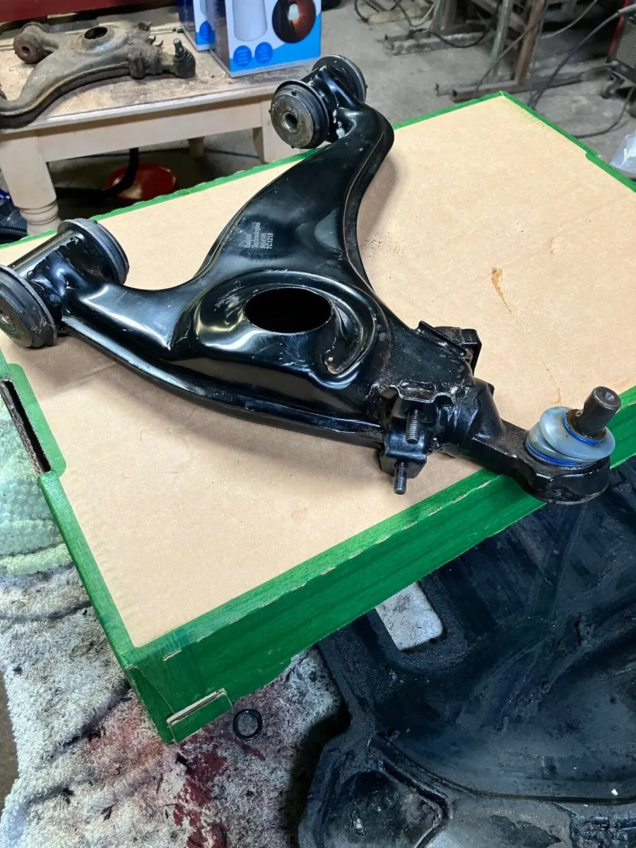 Mercedes W124 control arm - Image 4