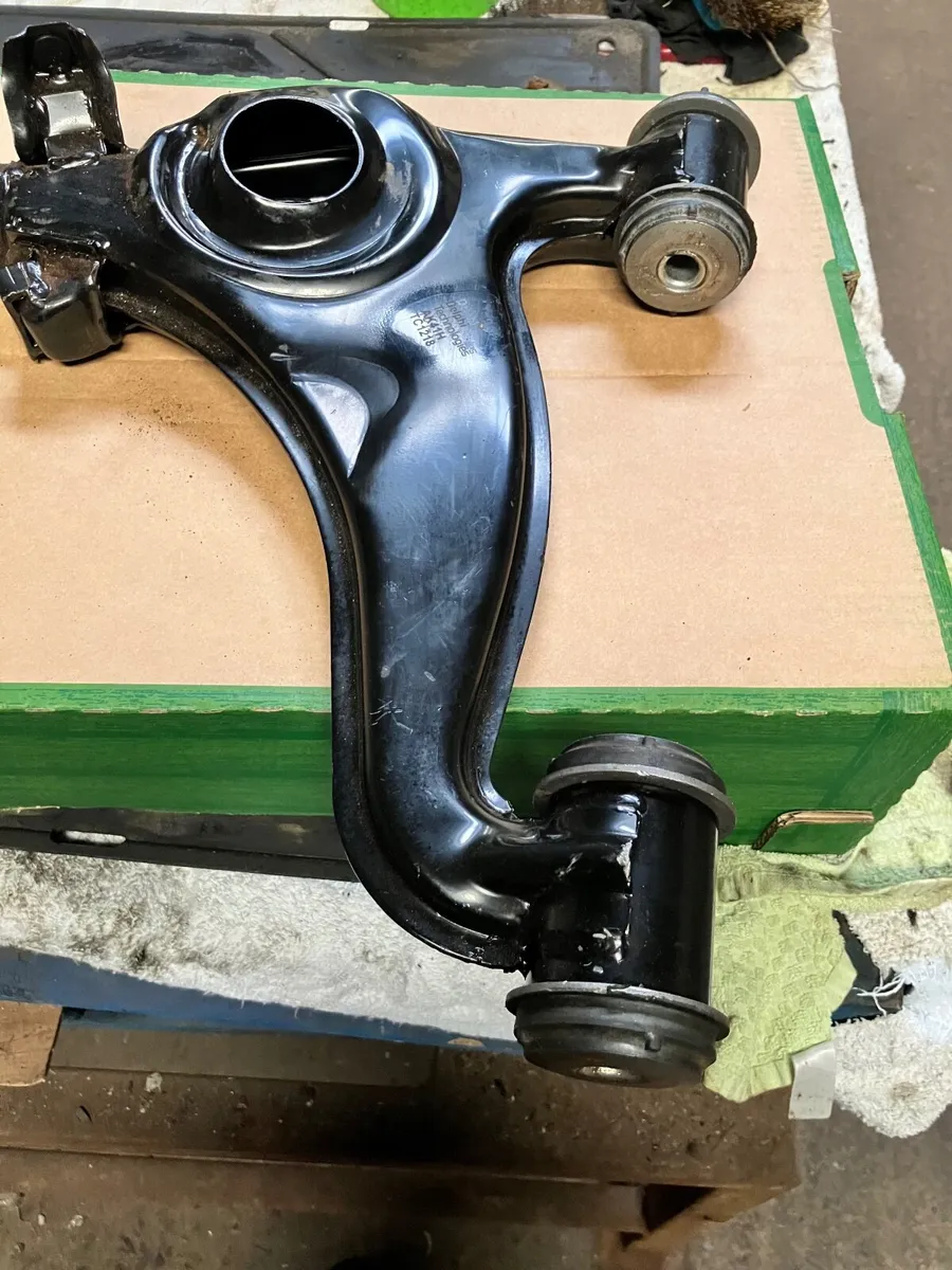 Mercedes W124 control arm - Image 3