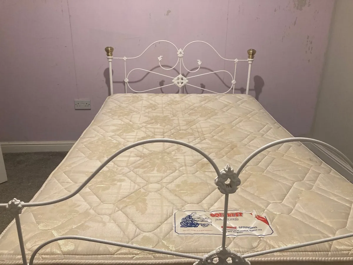 Antique cast iron 4ft bed - Image 1