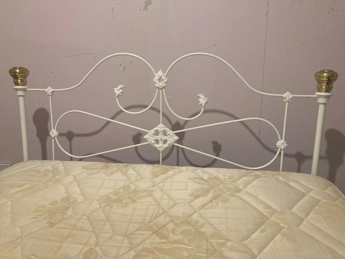 Antique cast iron 4ft bed - Image 3