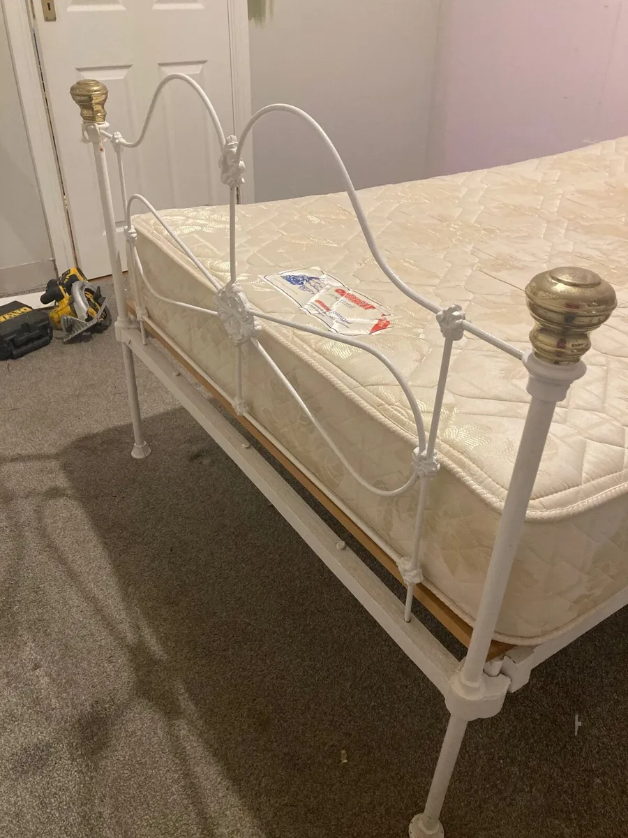 Antique cast iron 4ft bed - Image 4