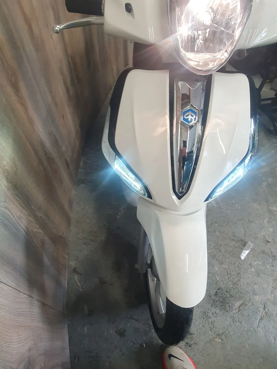 2024 piaggio beverly 125cc - Image 3