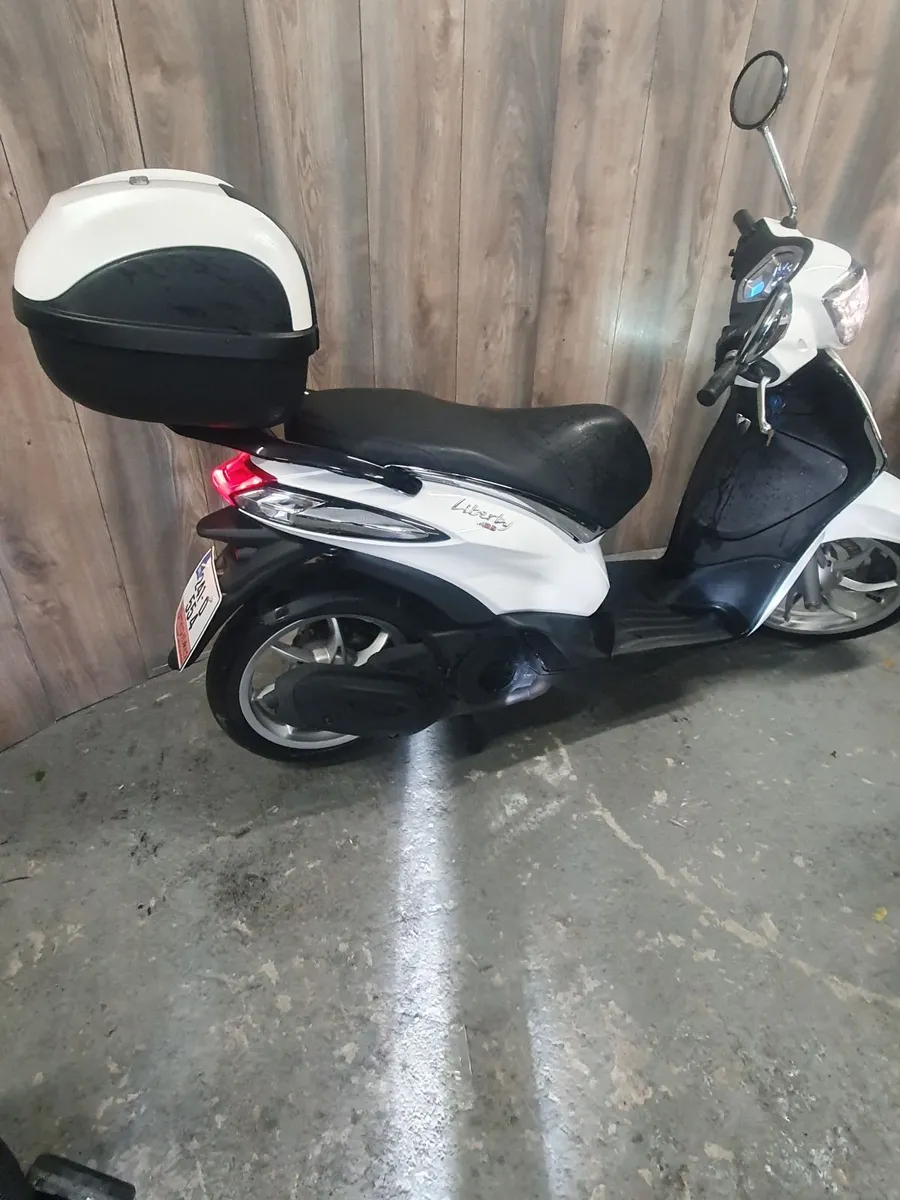 2024 piaggio beverly 125cc - Image 4