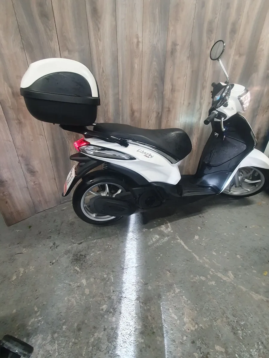 2024 piaggio beverly 125cc - Image 2