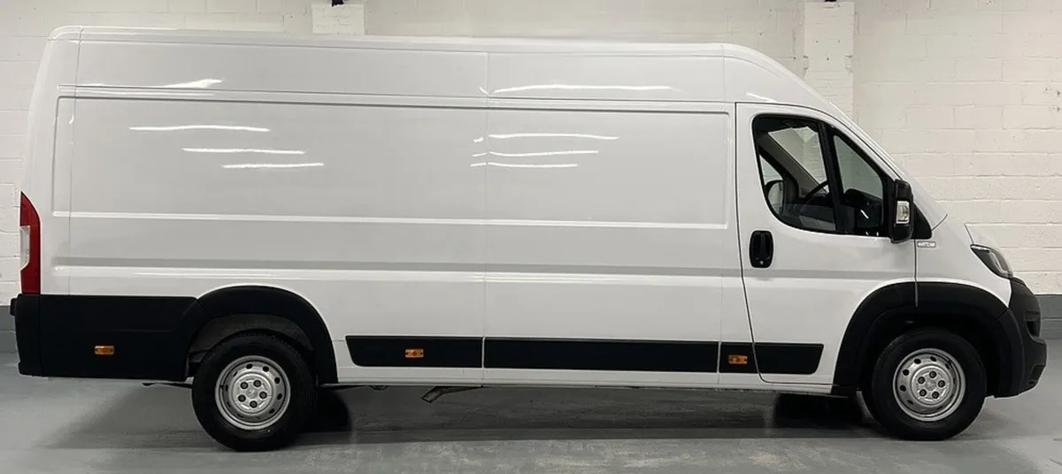 2023 Peugeot Boxer High Roof Panel Van - Image 3