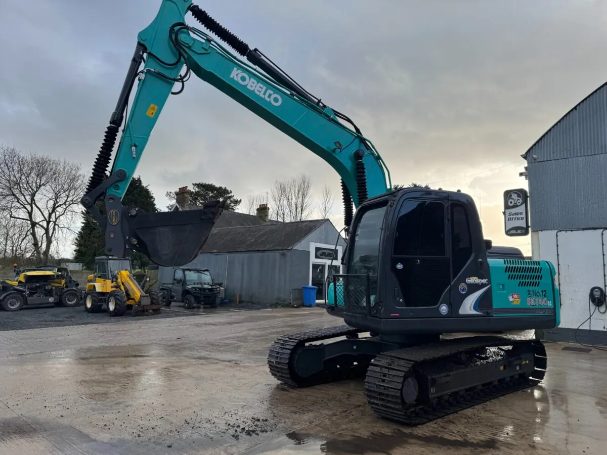 2015 Kobelco SK140 LC Excavator - Image 2