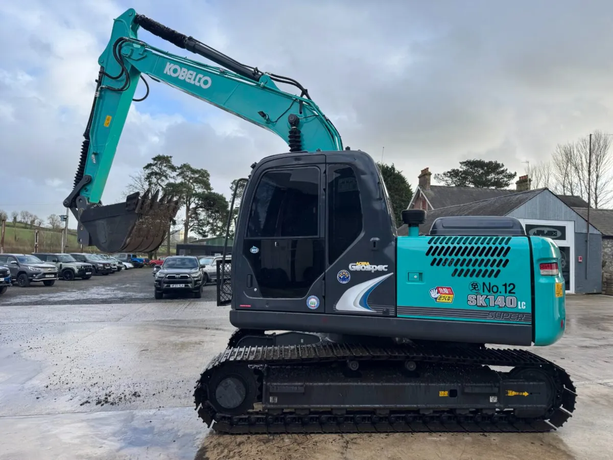 2015 Kobelco SK140 LC Excavator - Image 3