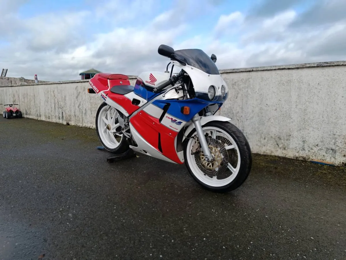 Honda VFR 400 nc30 - Image 1