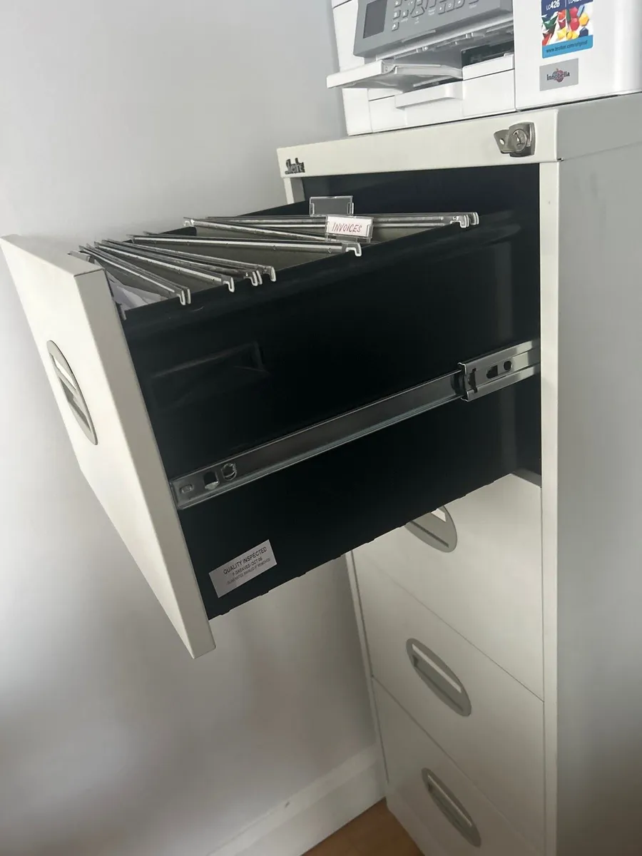 Filing Cabinet 4 drawer with keys - Image 3