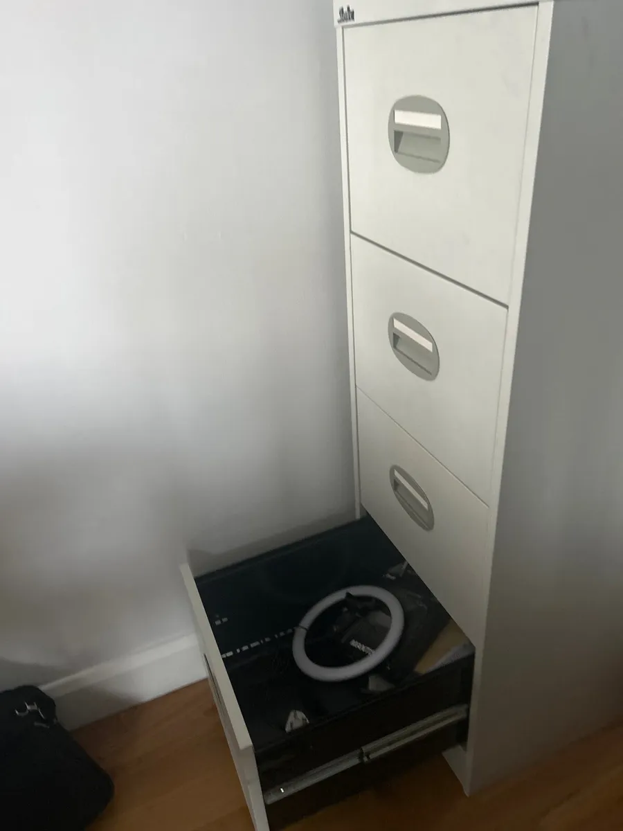 Filing Cabinet 4 drawer with keys - Image 4