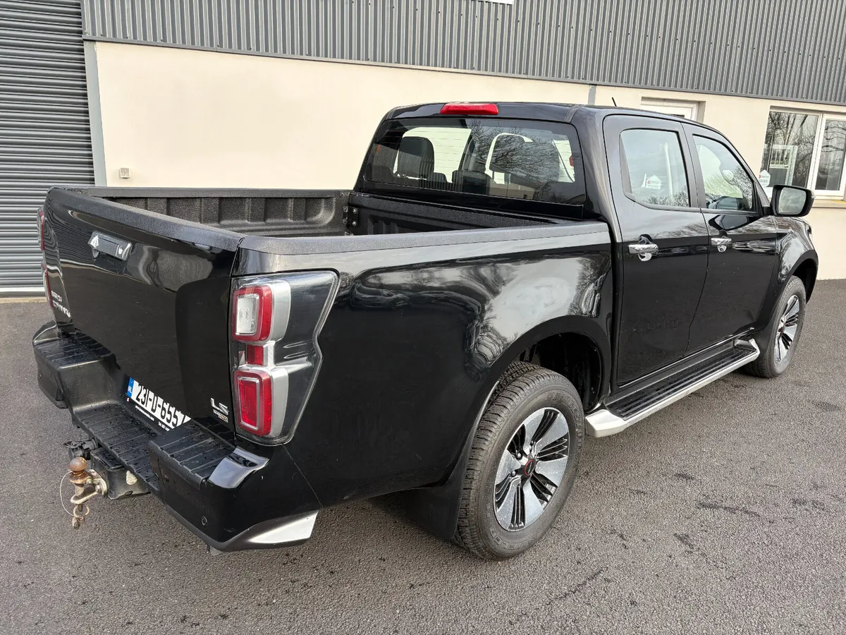 231 Isuzu D-Max LS Double Cab - Image 4