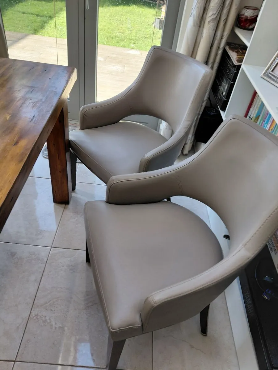 6 chairs and dining table - Image 3