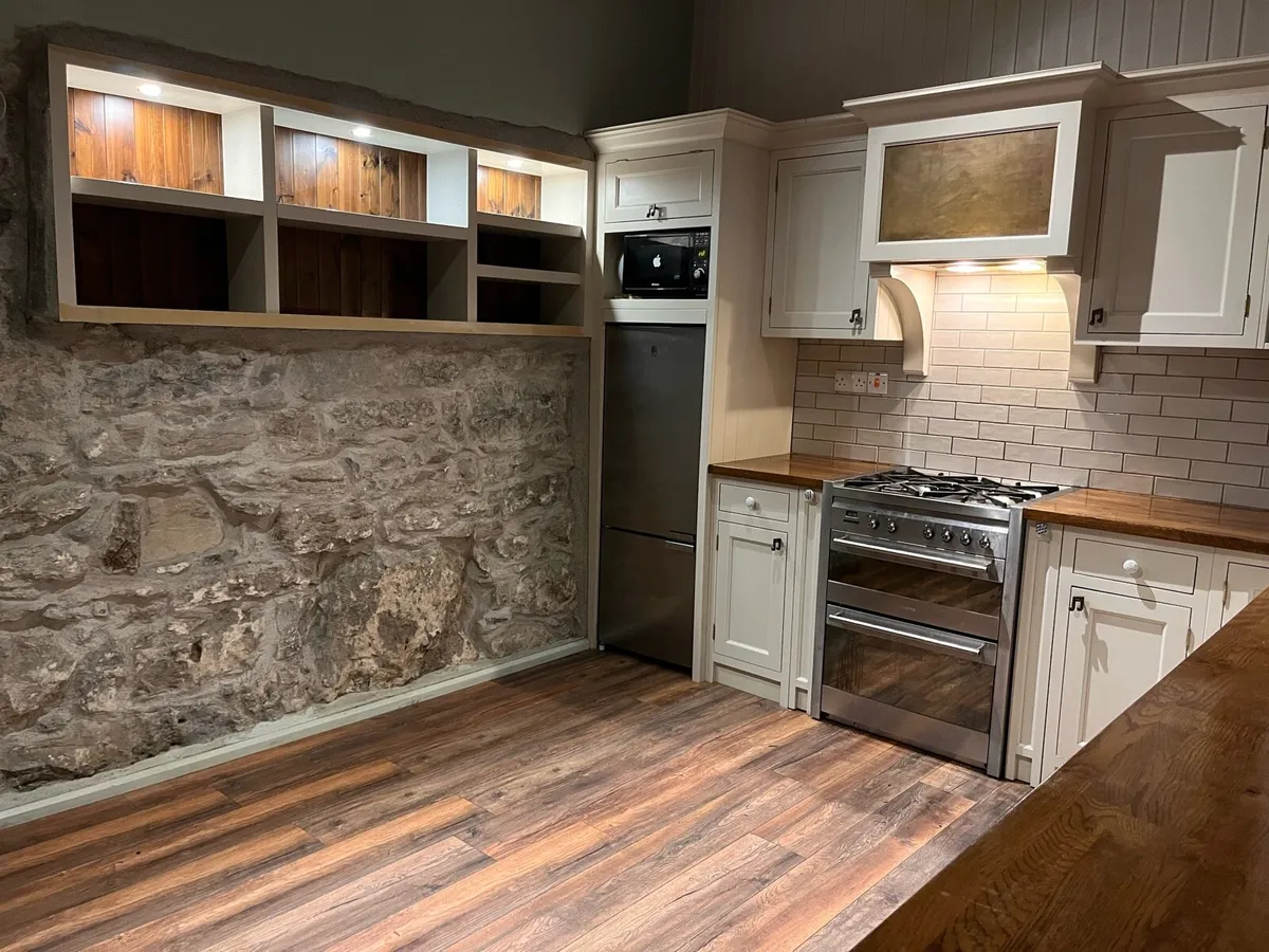 Bespoke cottage kitchen - Image 2