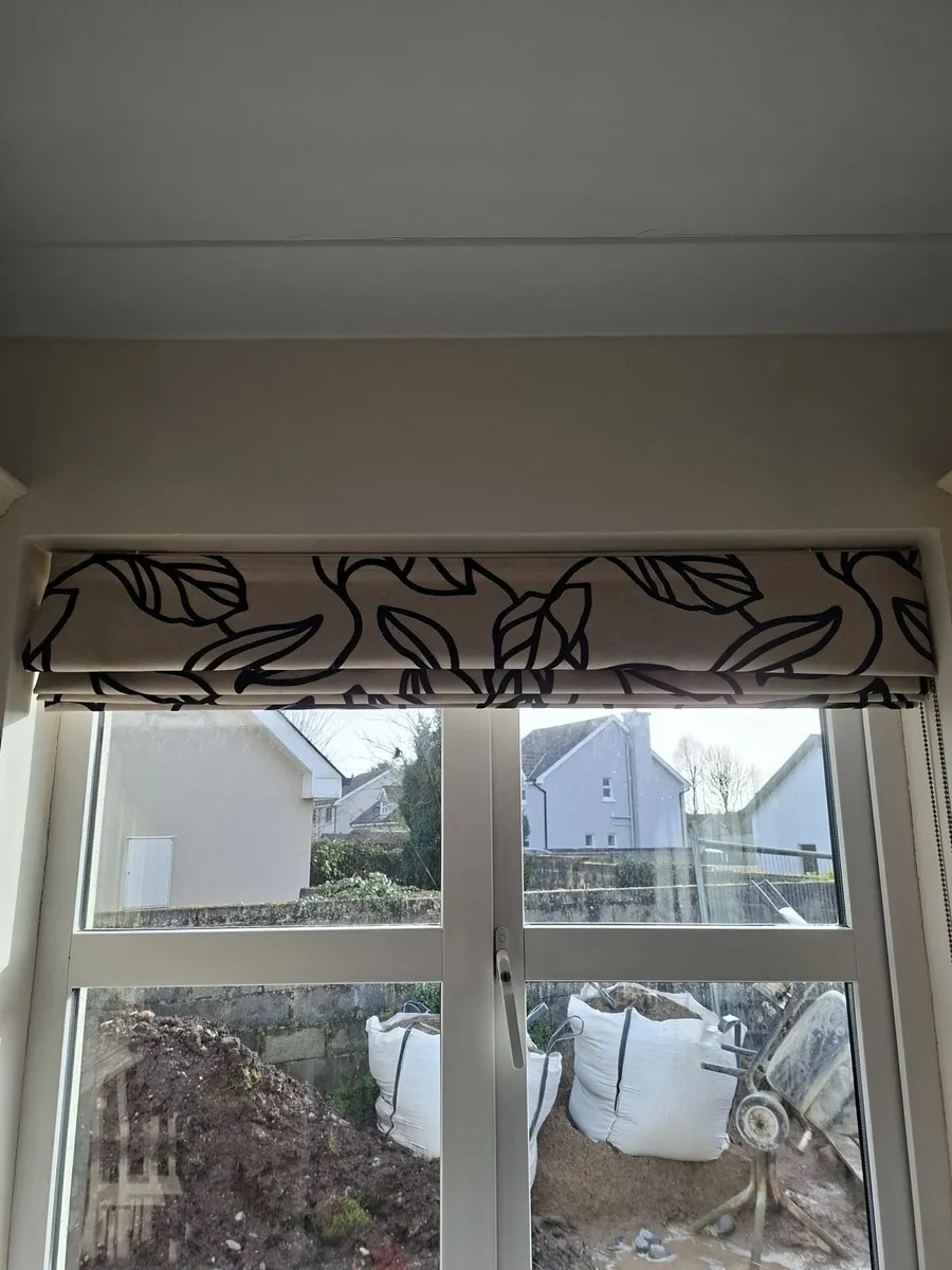 2 x Roman Blinds - Image 2