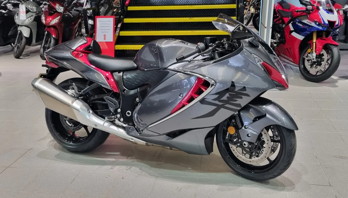 Suzuki GSX1300R Hayabusa - Image 2