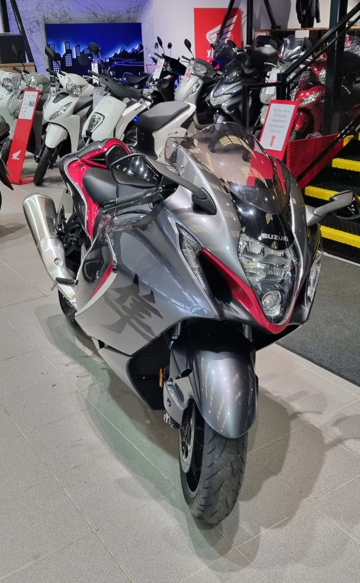 Suzuki GSX1300R Hayabusa - Image 4