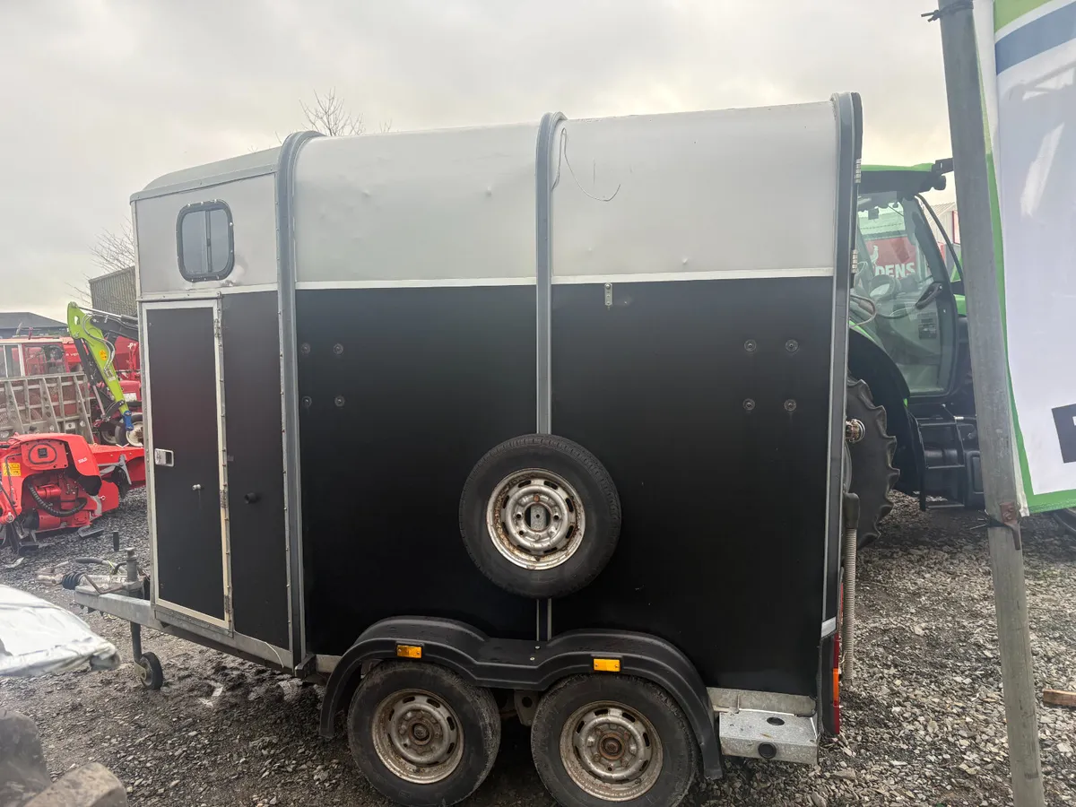 Ifor Williams 505 Deluxe Classic horsebox - Image 1
