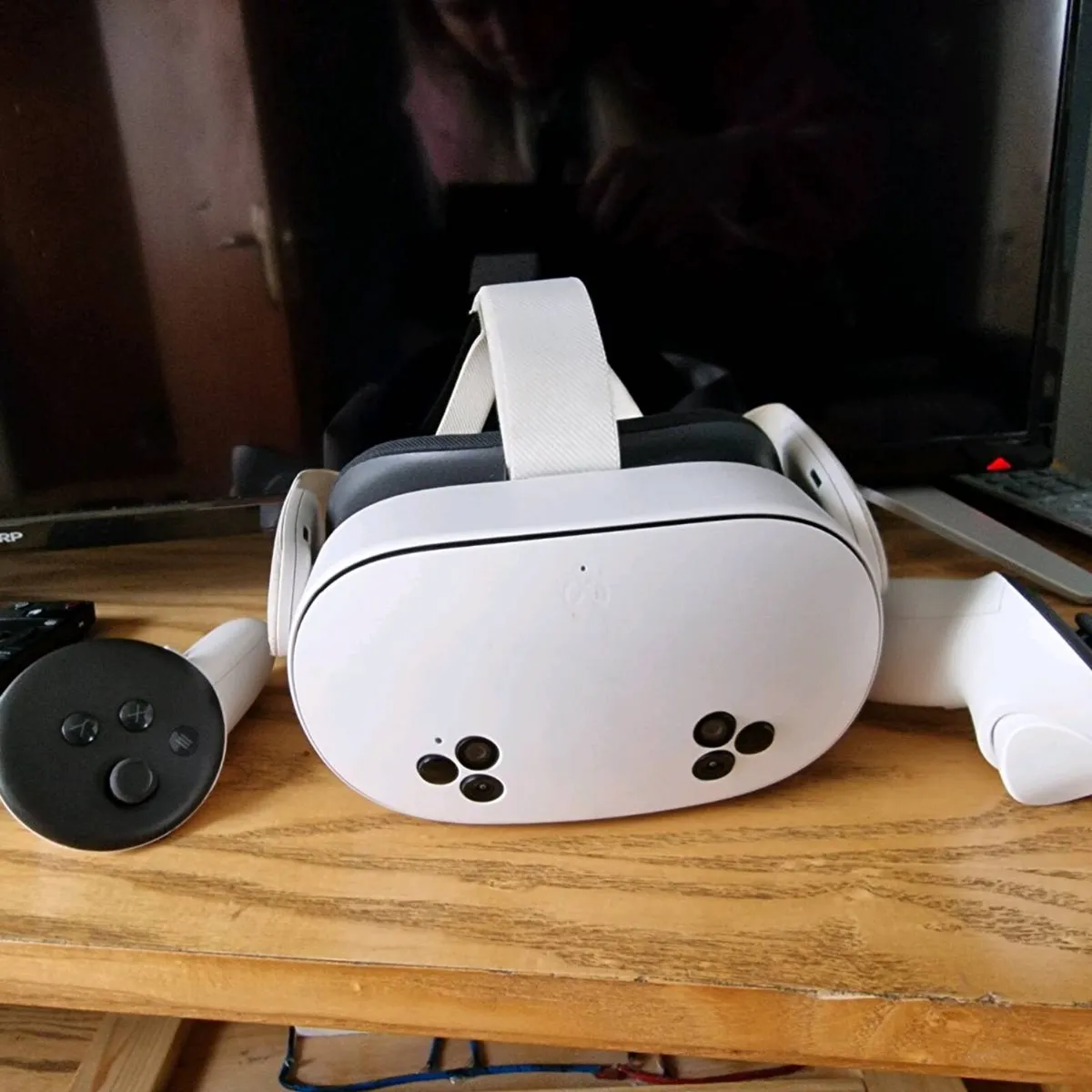 Meta Quest 3 VR set - Image 2