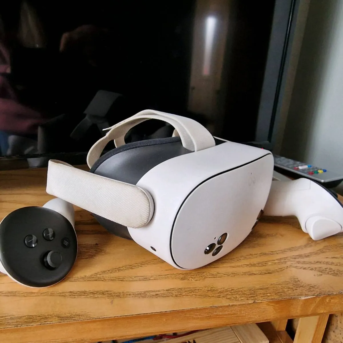 Meta Quest 3 VR set - Image 1