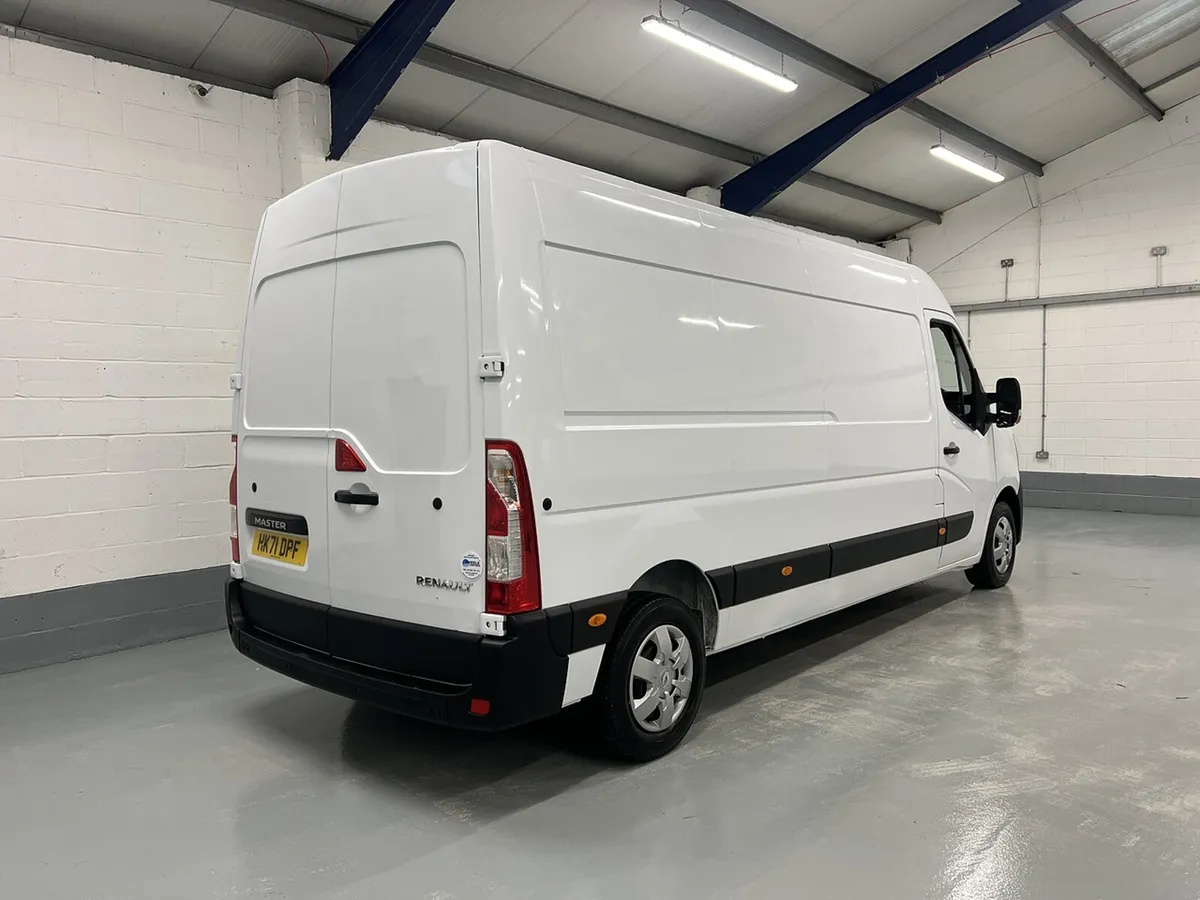 2021 Renault Master Medium Roof Panel Van - Image 3