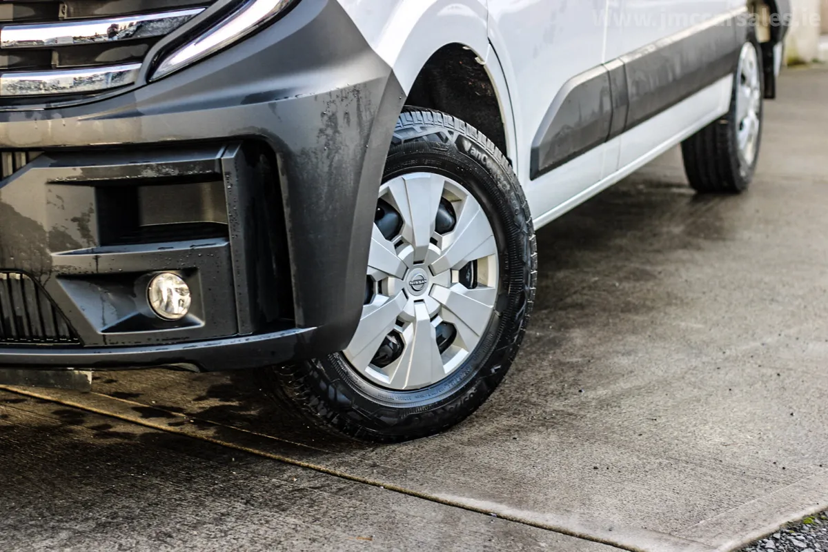 2025 NISSAN INTERSTELLAR MWB - Image 4