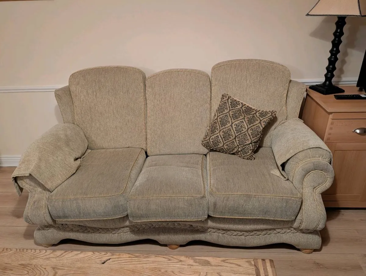 Couch and 2 chairs - Image 1