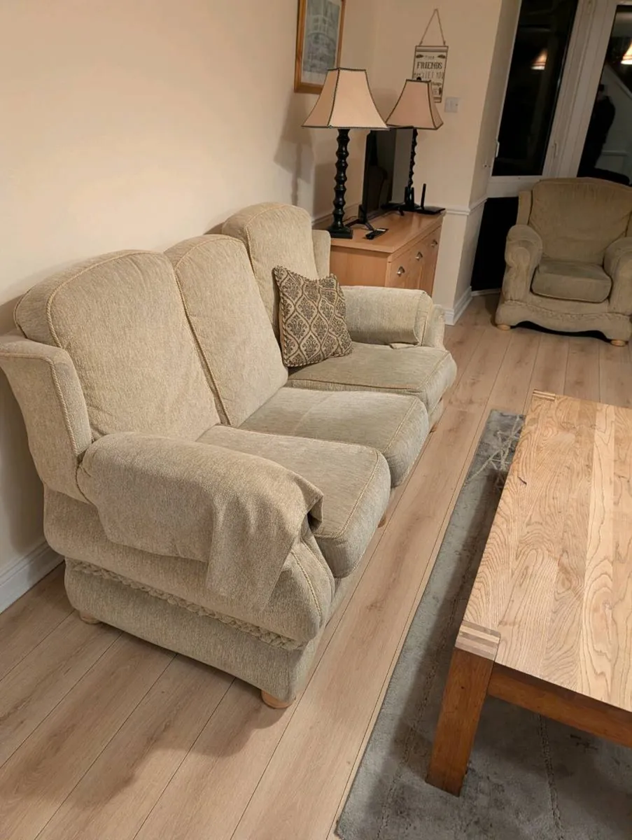 Couch and 2 chairs - Image 2