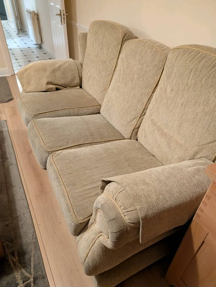 Couch and 2 chairs - Image 4