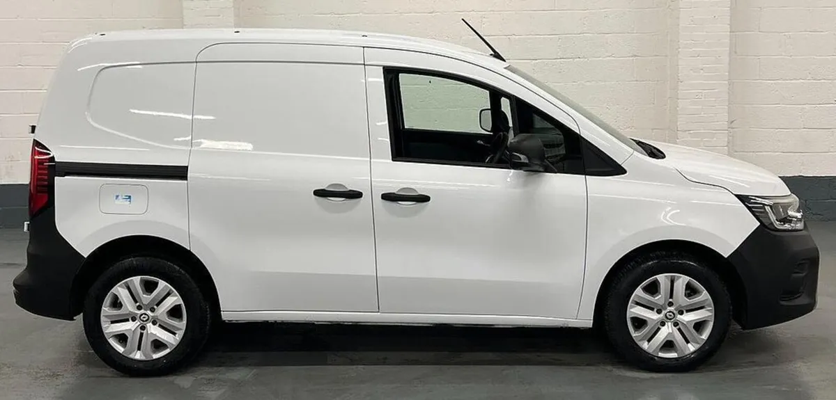 2024 Renault Kangoo Panel Van - Image 2