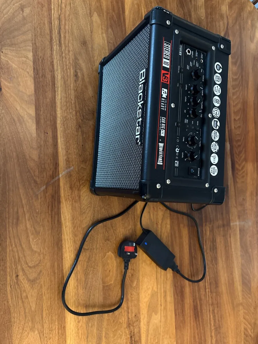 Electric guitar with amplifier - Image 1