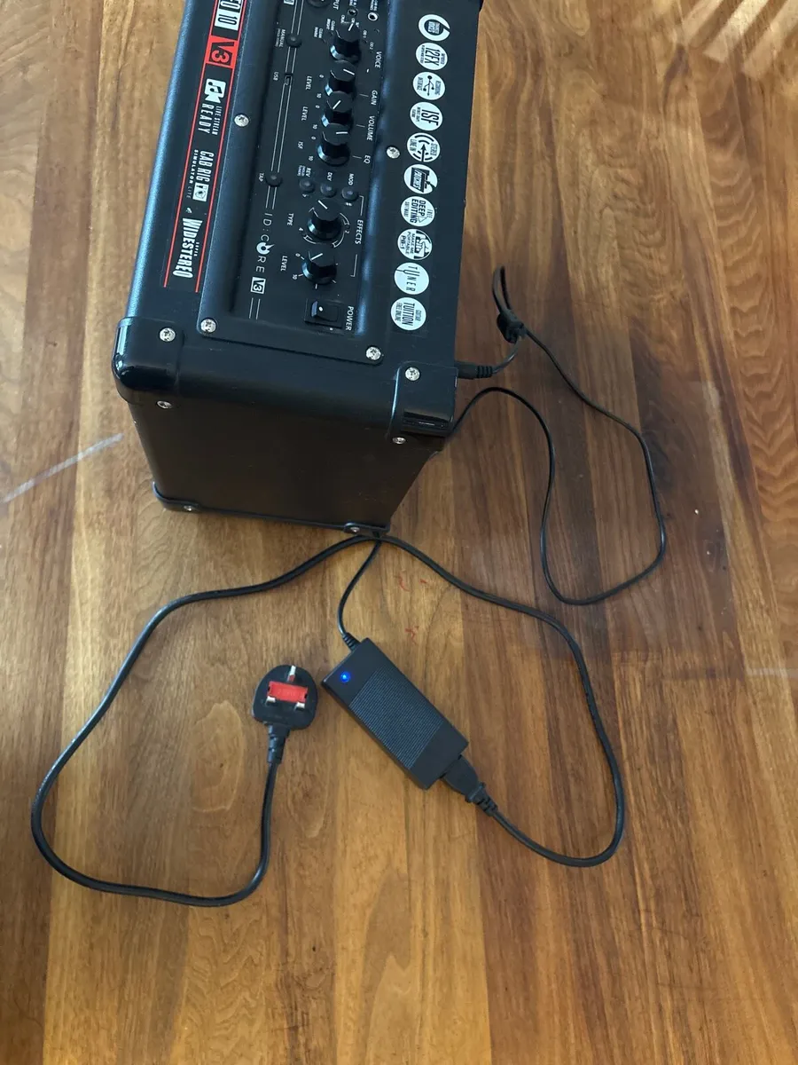 Electric guitar with amplifier - Image 2