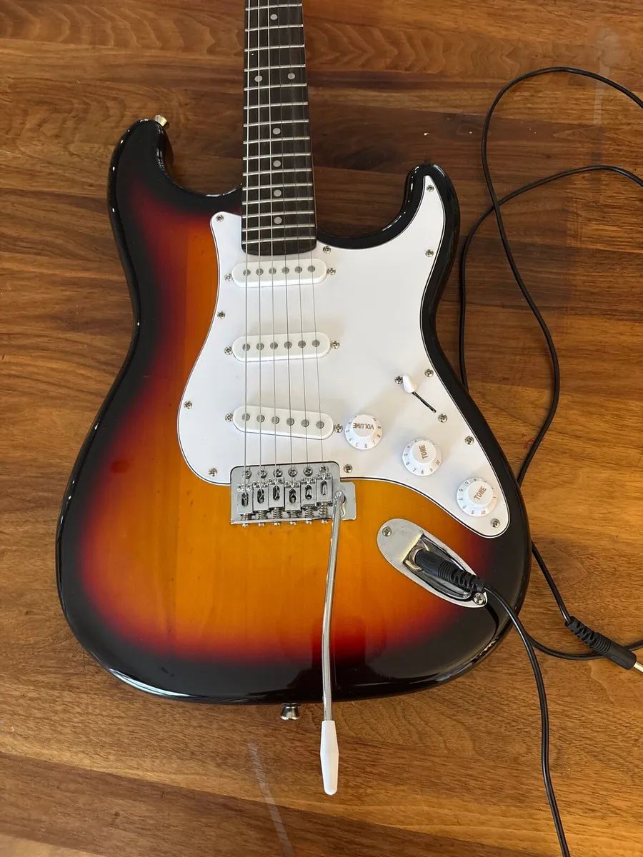 Electric guitar with amplifier - Image 4