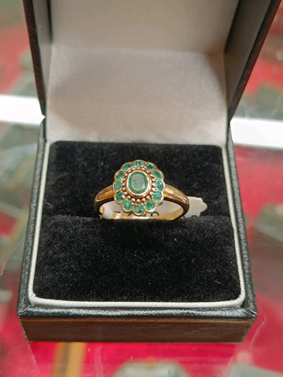 Vintage 14k Green Stone Cluster Daisy Ring - Image 3