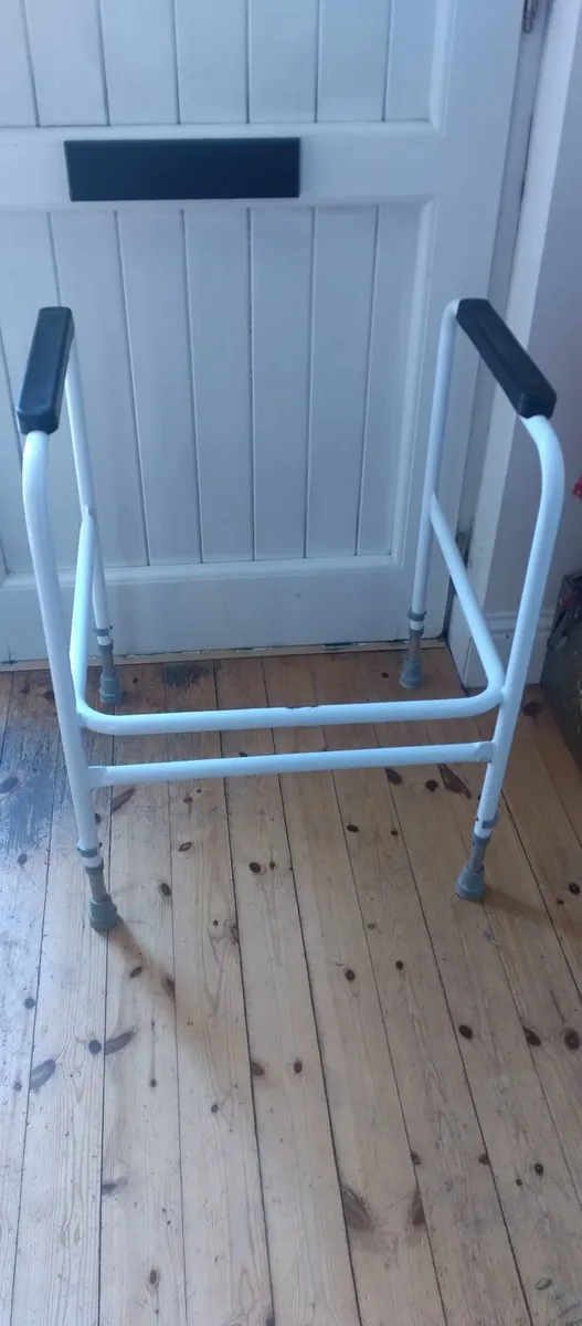 Standing frame - Image 1