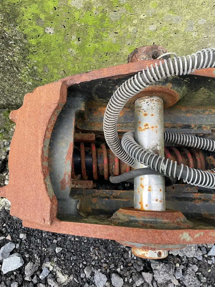 Oriel Hitch - Image 3