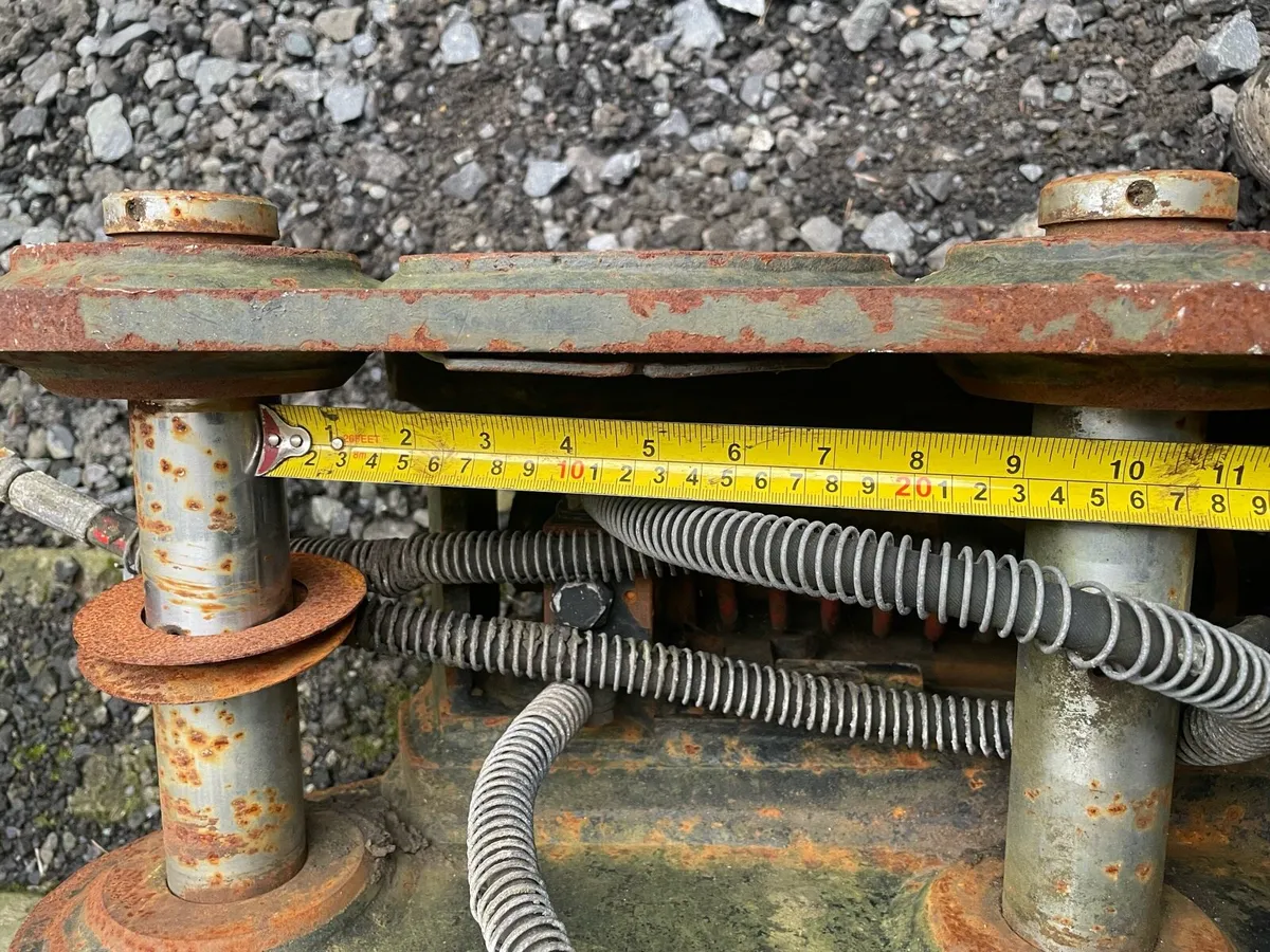 Oriel Hitch - Image 2