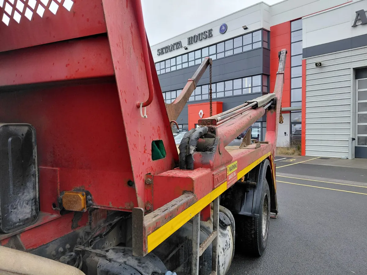DAF CF 55.220 2011 - Image 4