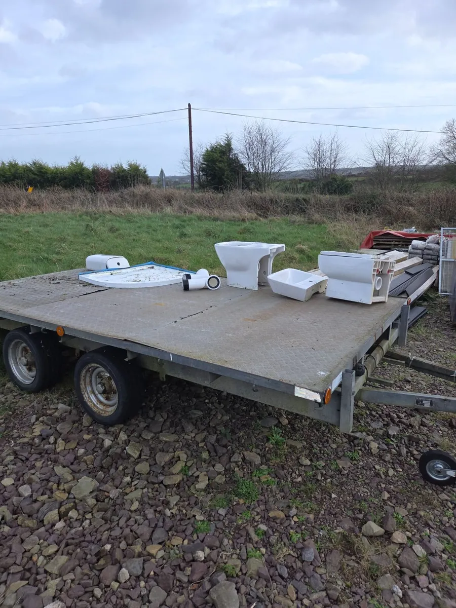 Toilets Sink - Image 1