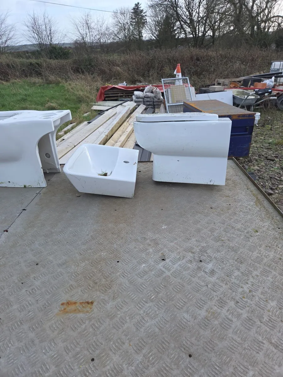 Toilets Sink - Image 4