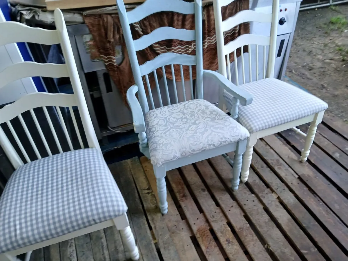 Chairs 💺 💺 💺 💺  lot of (4)..vintage - Image 1